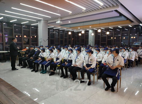 我校全體食堂員工圓滿完成餐飲安全培訓考核，通過率高達100%并開展慶祝歌舞活動