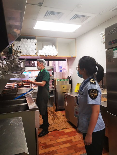 周三查餐廳 網(wǎng)絡(luò)餐飲食品安全專項(xiàng)檢查全面展開(kāi)